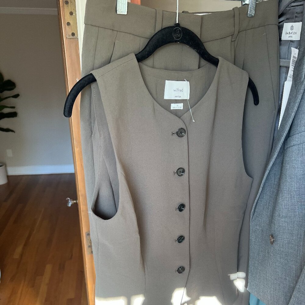 Aritzia Regal vest with Effortless pants size 10 - Picture 2 of 5